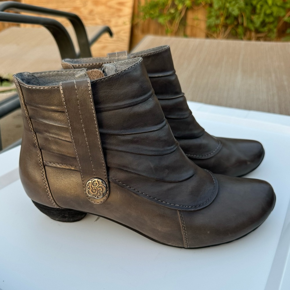 Aetrex Cypress Leather Ankle Boots booties size